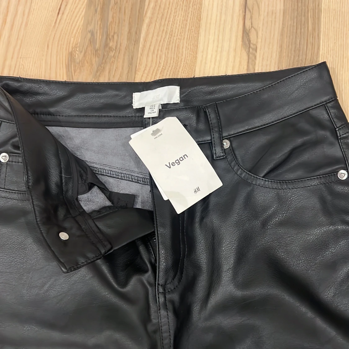 Vida ”läder” byxor från H&M - 91