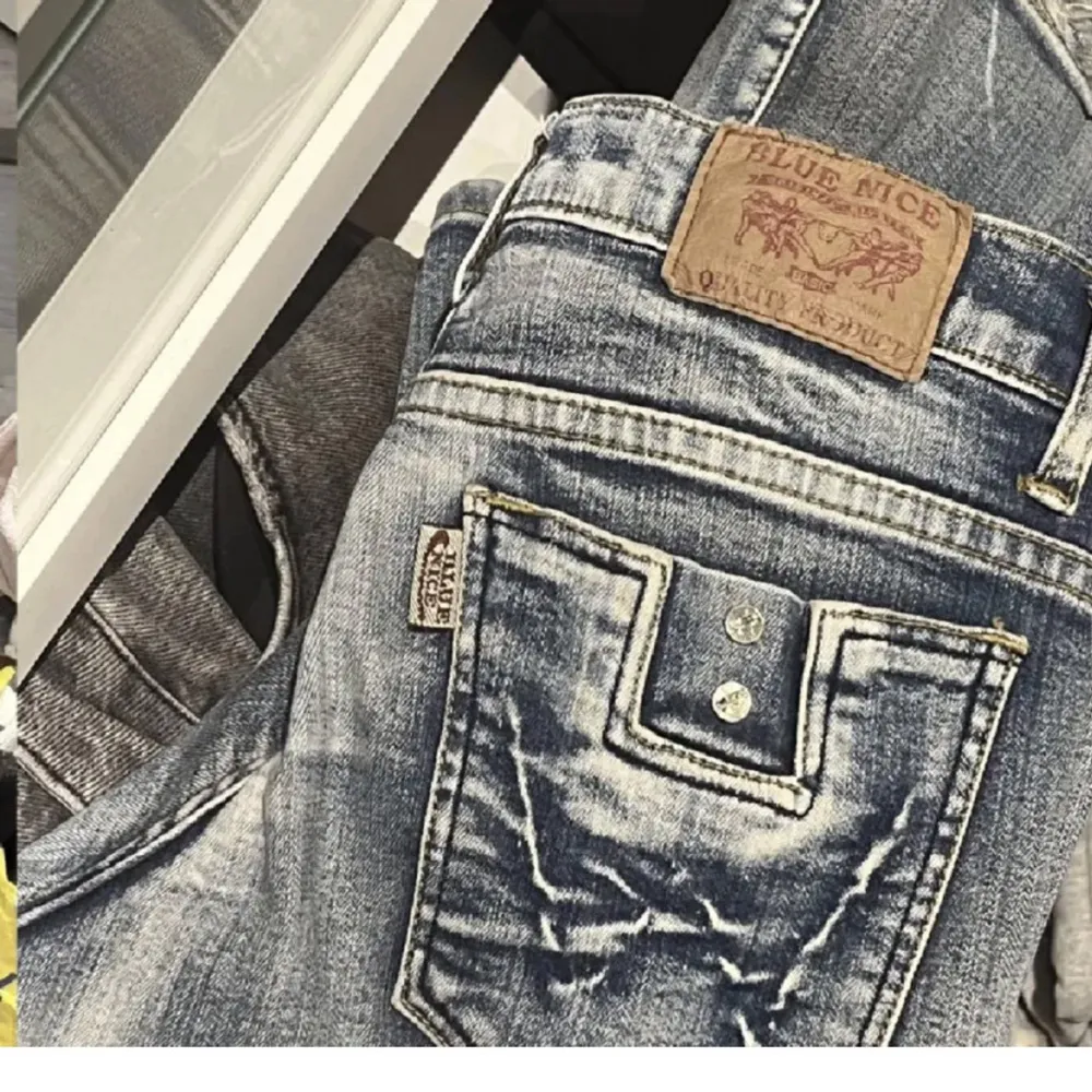 Säljer dessa jeans som är köpta på plick eftersom dom tyvärr inte passar Högsta bud får dom (Bilder från förra säljeren). Jeans & Byxor.