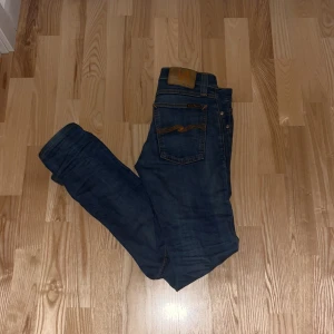 Nudie jeans - Tjena säljer dessa feta par nudie jeans, ganska bra skicka, inga defekter lite använda men funkar, skriv om några funderingar👍