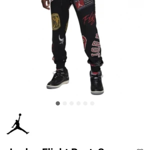 Jordan chicago bulls mjukisbyxor nya, stl M men är stora i storleken så Stl L. Nypris 999kr - Jordan mjukisbyxor nya, stl M men är stora i storleken så Stl L. Nypris 999kr. enbart testade. 