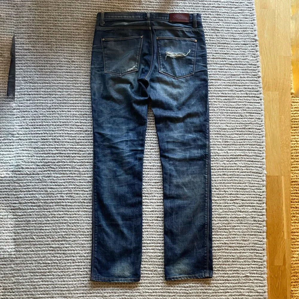 Acne studios max true dark jeans Midjemått tvärsöver: 43 cm innerbenslängd: 81 cm fotvidd: 19 cm. Jeans & Byxor.