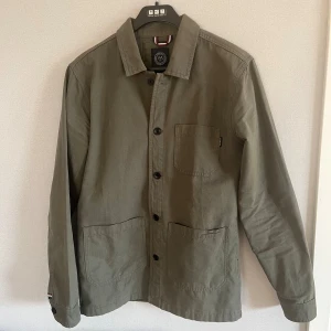 Lindbergh Overshirt - Perfekt skick 10/10 och perfekt för höst/vår. Sitter fint och mycket fin färg