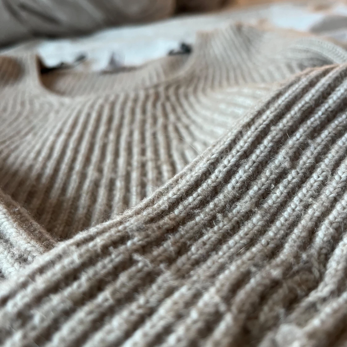 Stickad tröja  - 1