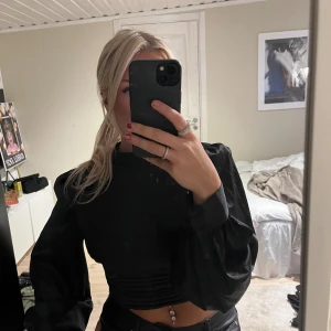 Festtopp - Sjukt snygg festtopp från NA-KD Använd fåtal gånger, strl s