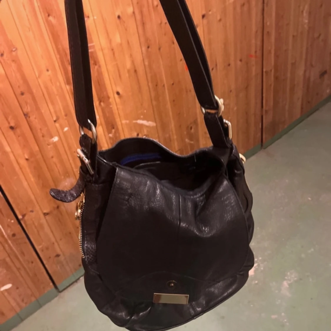 Svart axelväska i skinn - 91