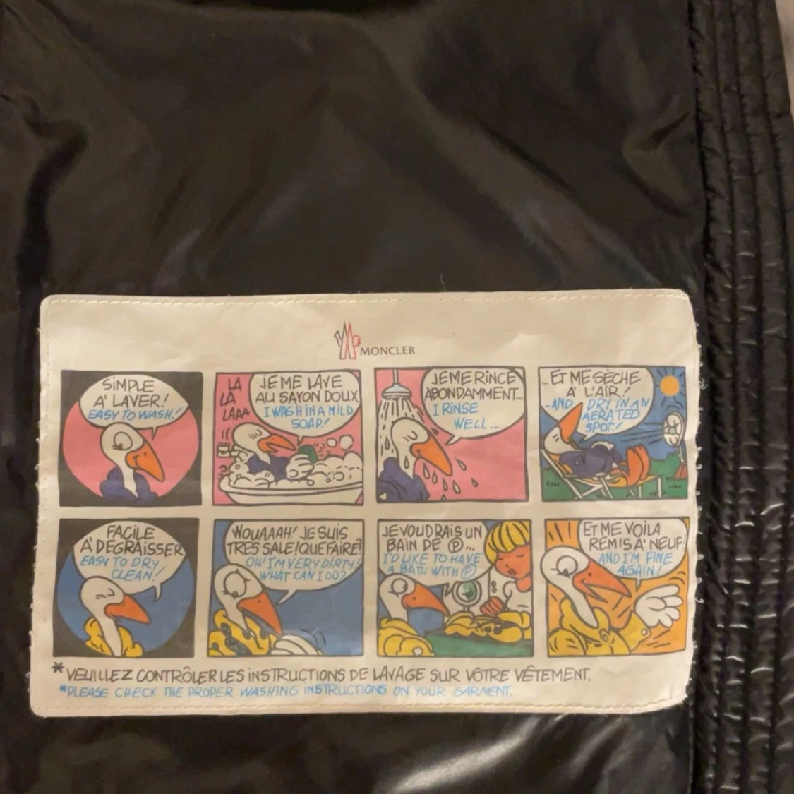 Svart pufferjacka från Moncler modell bady - 2