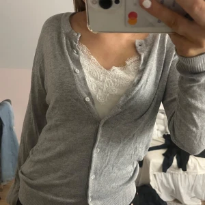 Grå kofta  - Grå fin kofta knappt andvänt