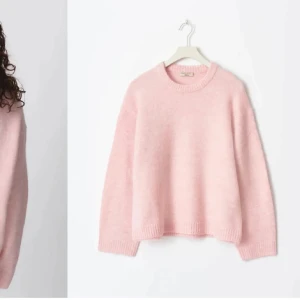 Rosa stickad tröja - Mysig rosa stickad tröja från ginatricot! Super fin och i storlek S. Den är i mycket bra skick och inte använd så mycket💕