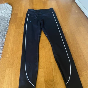 Träningstight - Svarta träningstights med reflexer 