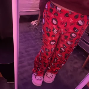 Jul hellokitty pyjamasbyxoe - Gulliga jul hellokitty pyjamasbyxoe i storlek S/M