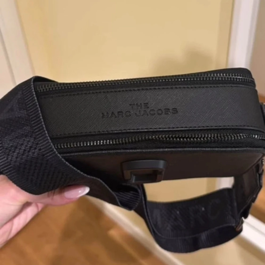 Svart axelväska från Marc Jacobs - 91