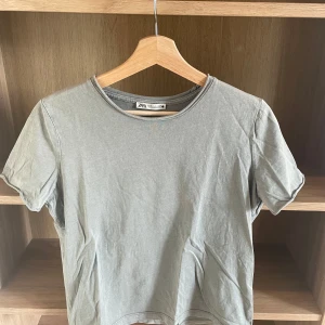 Zara topp  - Grå T-shirt från zara 