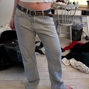 Gråa  jeans - Snygga gråa jeans med rak passform. Jag är vanligtvis S