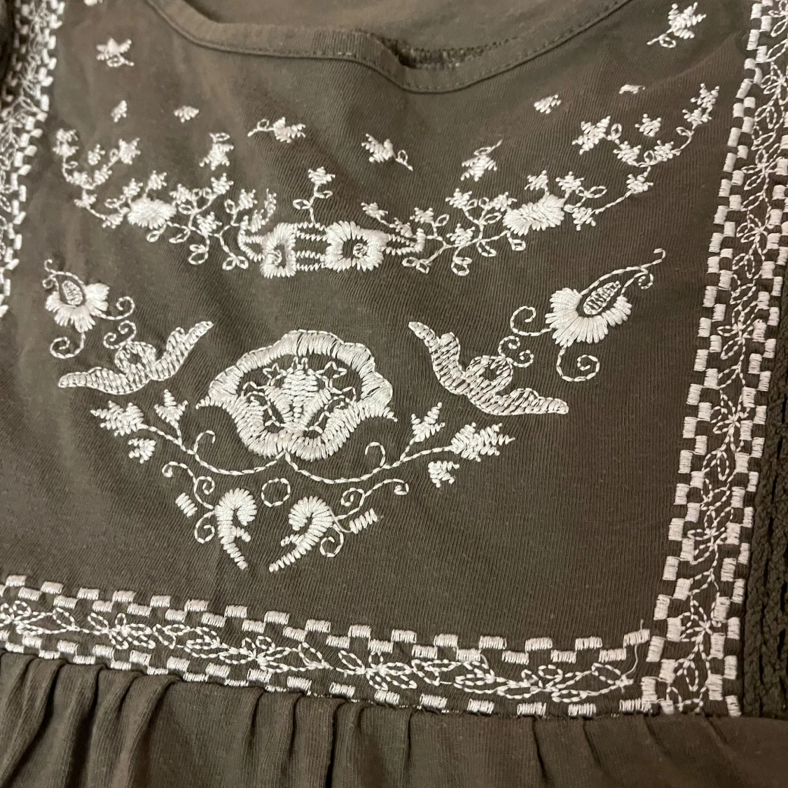 Tröja med broderi - 90