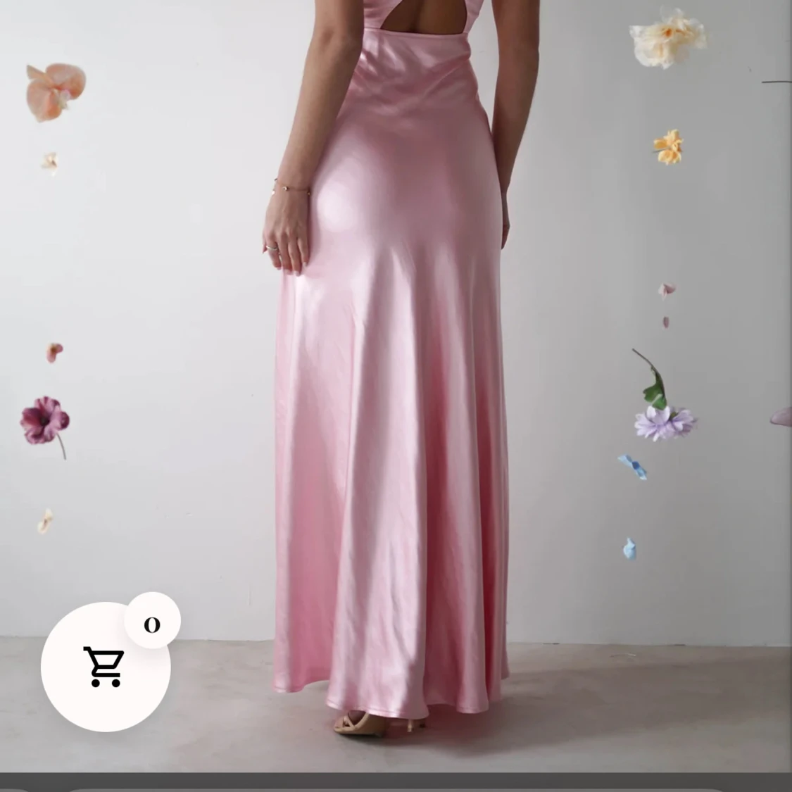 Rosa sidenklänning med slits - 92