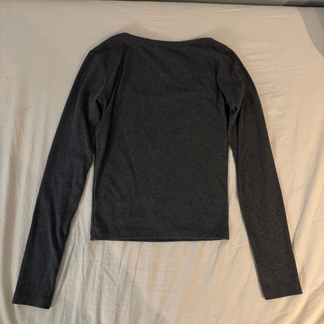 Mörkgrå långärmad topp - 2