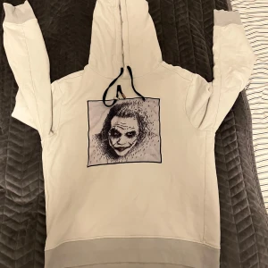  Limitato hoodie - Säljer min feta Limitato hoodie i bra skick. Nypris ligger runt 4000 säljer för 699. Storlek S