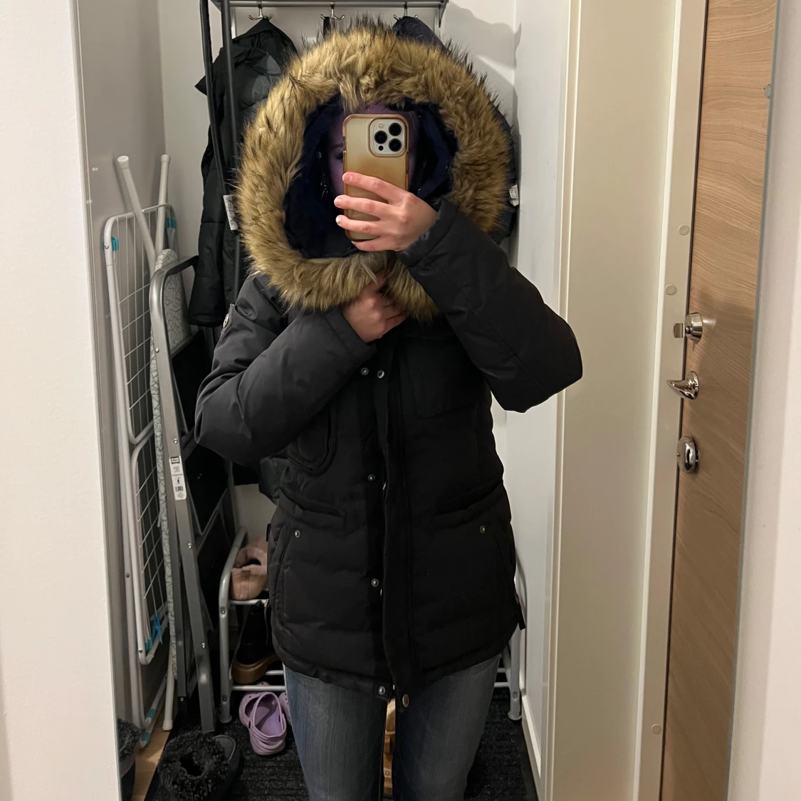 Svart jacka med pälsdetaljer - 90