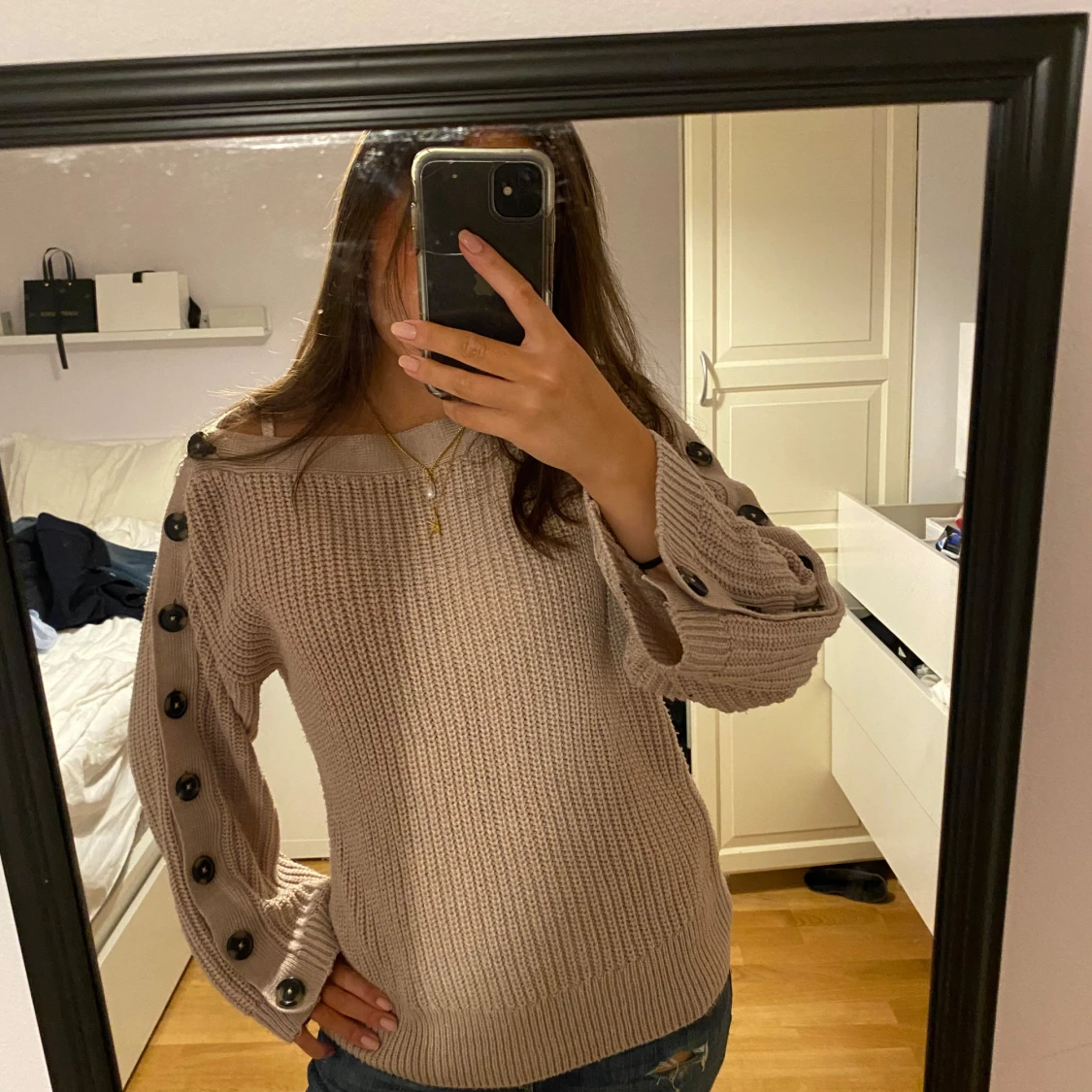 Unik stickad tröja med knappar  - 1