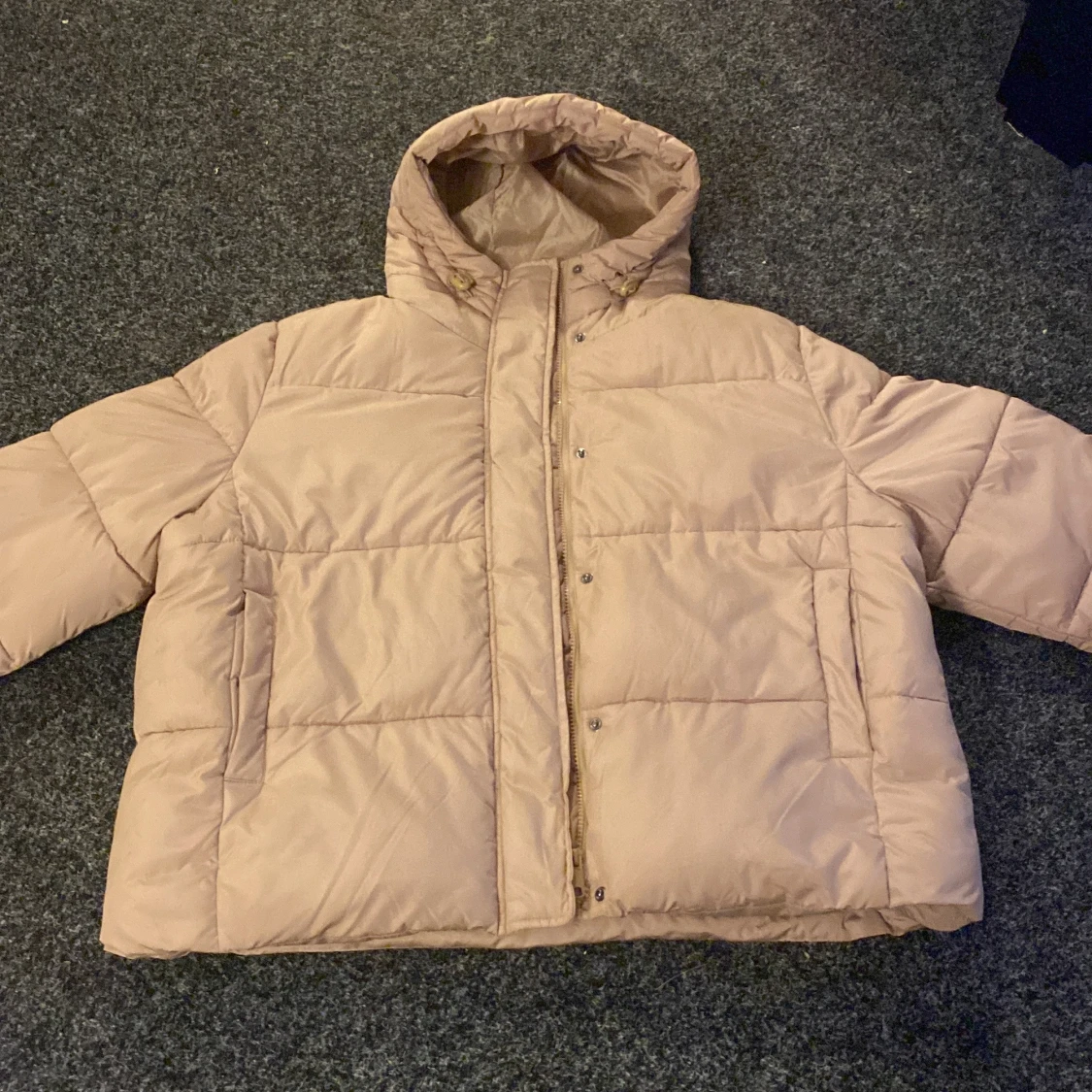 Beige dunjacka från 157