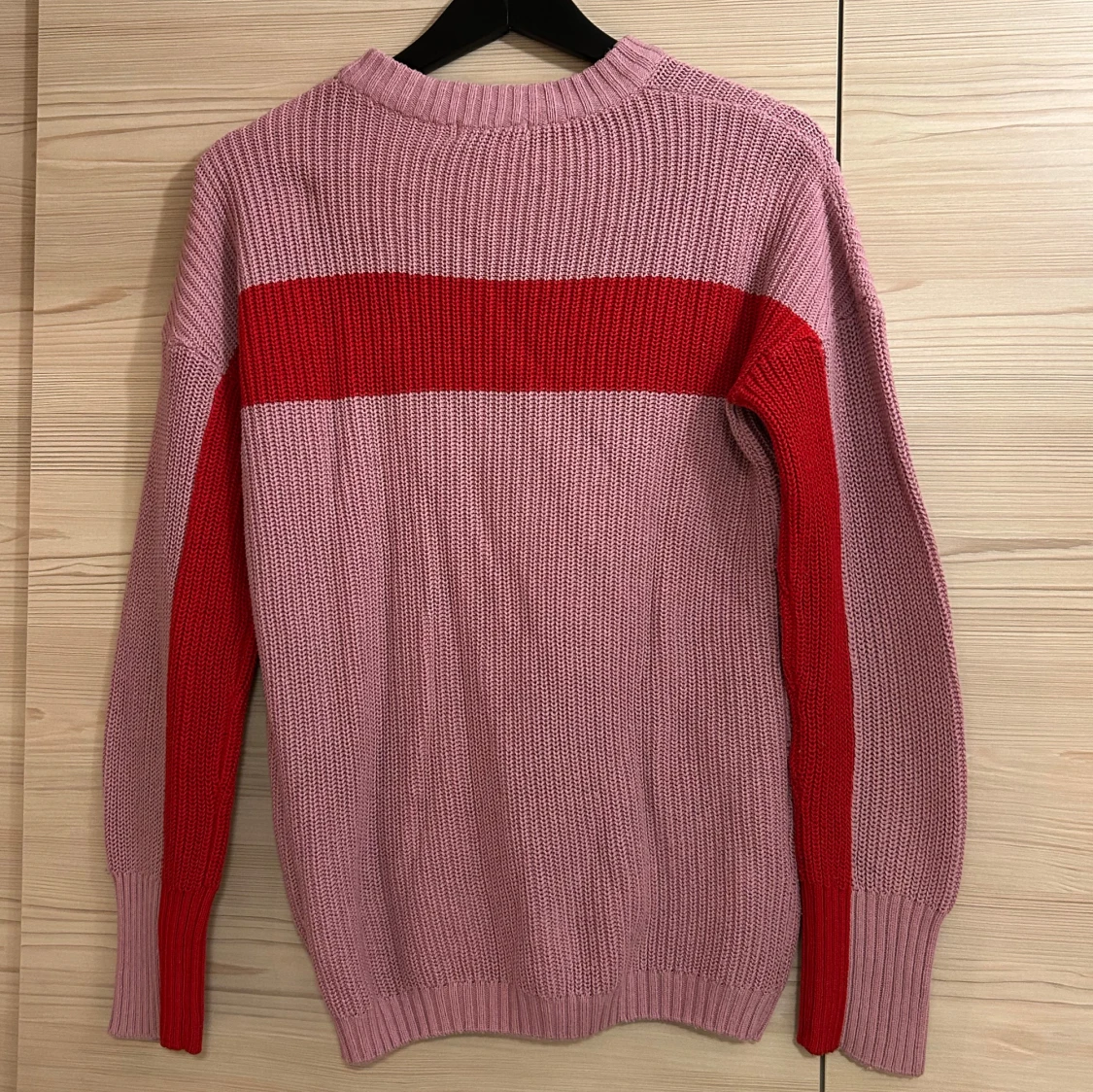 Rosa och röd stickad tröja från NA-KD - 90