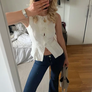 Topp - Super fin vit/beige topp med knappar framtill💕