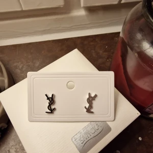 Stilrena örhängen - Helt nya. Kolla gärna mina andra annonser 🌸