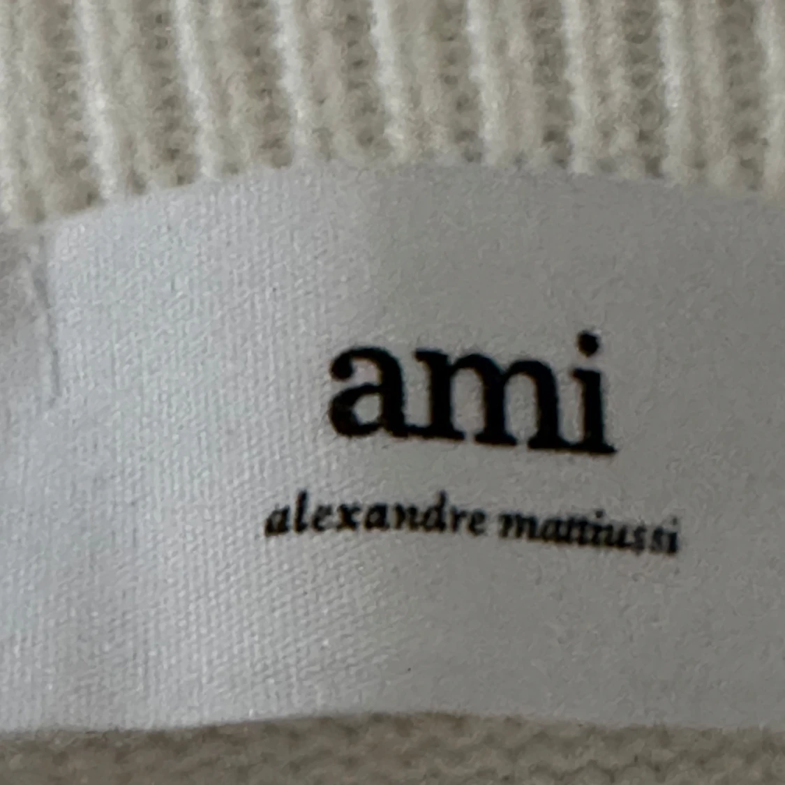 Vit stickad tröja från Ami Paris - 90