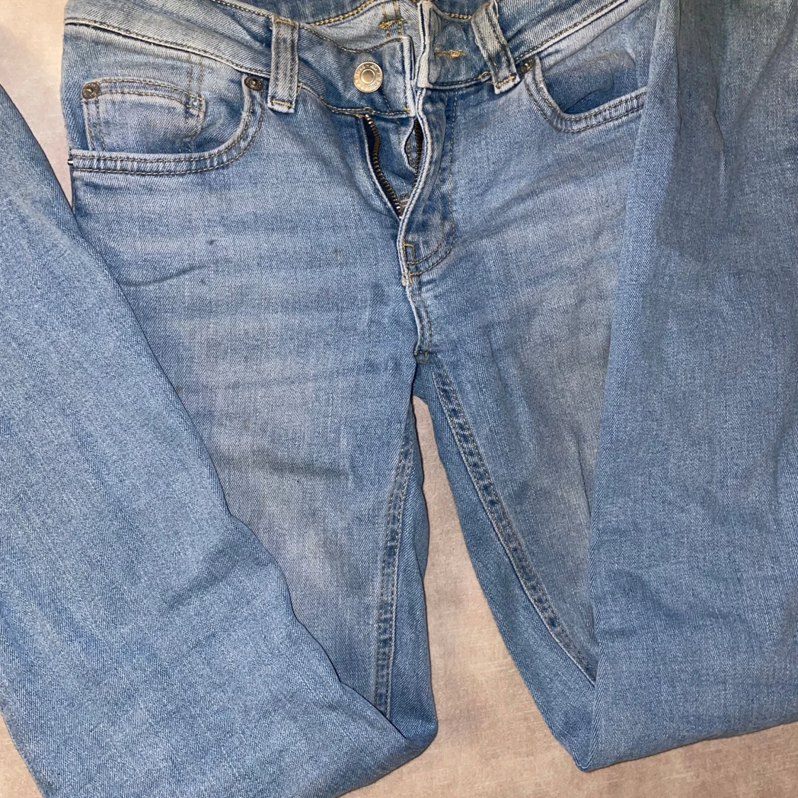 Blå jeans med bootcut - 1