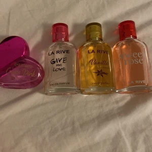 Parfymer från La Rive - Säljer tre olika parfymer från La Rive: 'Sweet Rose' 30 ml med en röd kork och rosa ton, 'Vanilla Touch' 30 mlmed en guldfärgad kork och vaniljdoft, samt 'Give Me Love' 30 mlmed en rosa kork och fräsch doft, samt Cure pink 20ml som är hjärt formad.Sweet rosé är ungefär använd 5-10 sprut vanilla touch är ej använd give me love är ungefär använd 15 sprut och cure pink är använd 2-5 sprut 