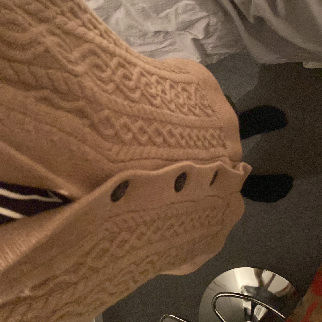 Beige stickad kofta med knappar - 90