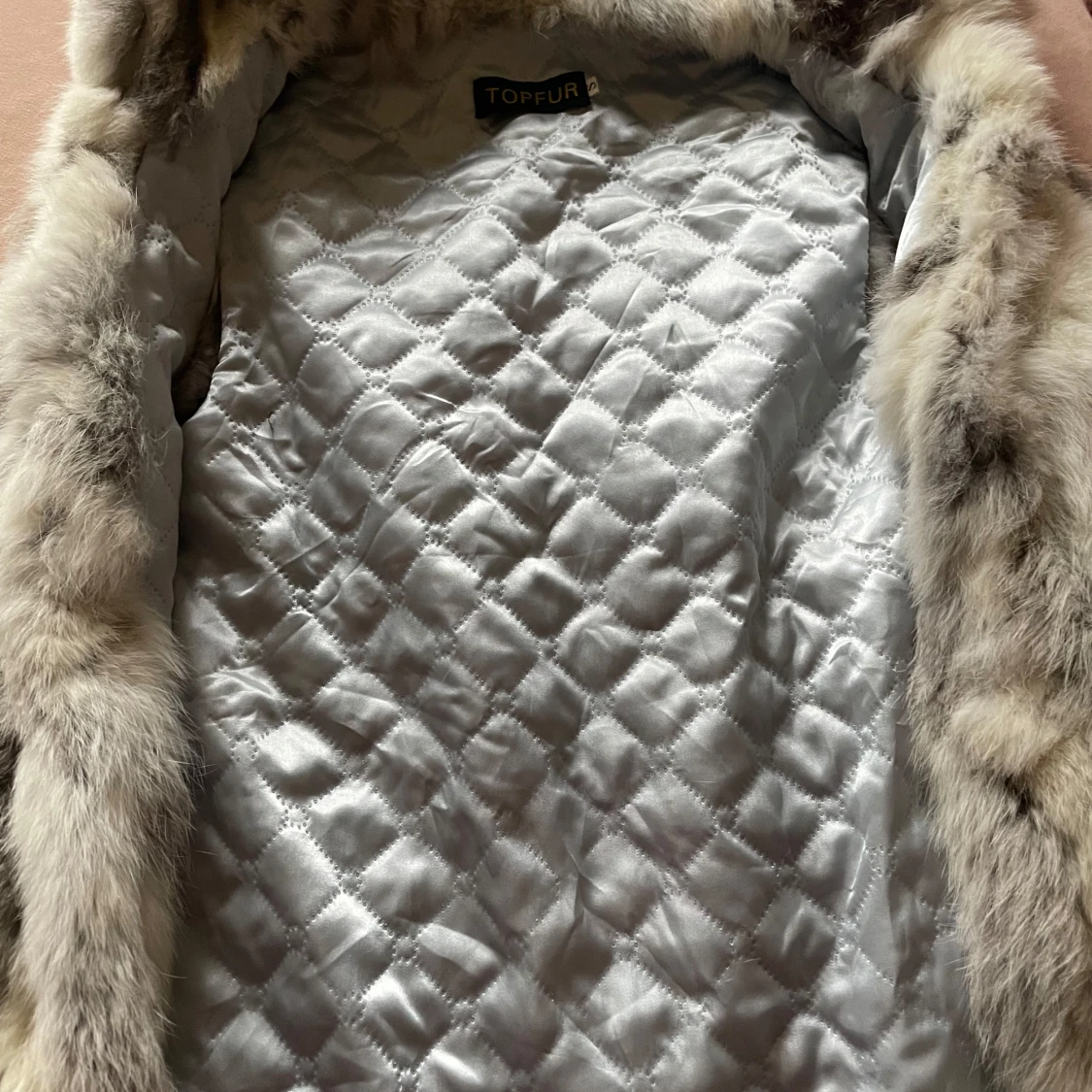 Vit pälsväst med huva från Topfur - 4