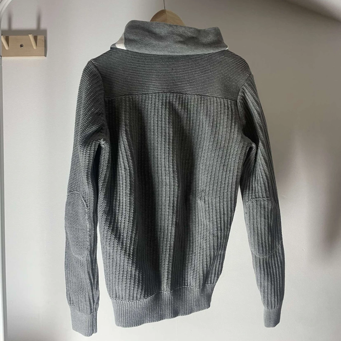 Grå kofta från J.Lindeberg - 1