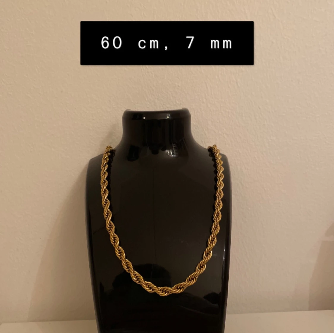 Guldfärgat halsband