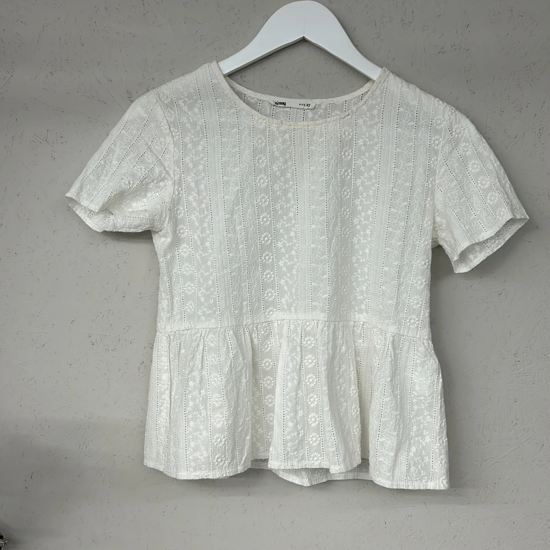 Vit spetsblus från Sinsay