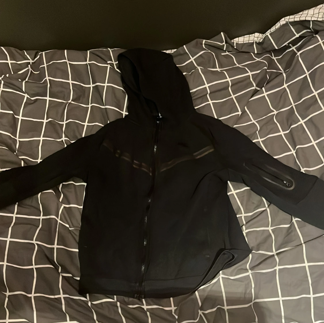 Svart jacka med huva från Nike