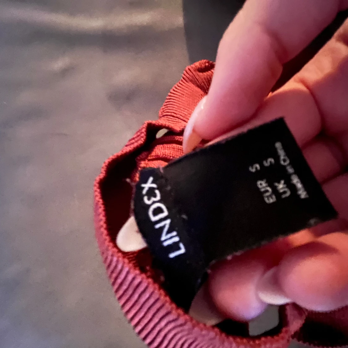 Röd ribbad ärmlös topp från Lindex - 3