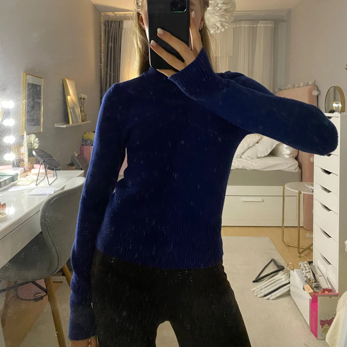 Mörkblå stickad tröja  - 1