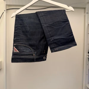 Replay jeans  - Tjena, säljer ett par Replay jeans i w34! Skick 8/10 dom är använda men inga stora defekter! Om ni har några funderingar eller frågor så är det bara att hör av sig!😁
