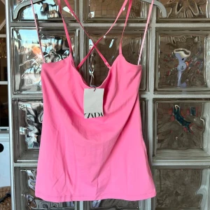 Linne  - Helt ny topp ifrån zara i storlek S💞 Lapparna kvar!! 