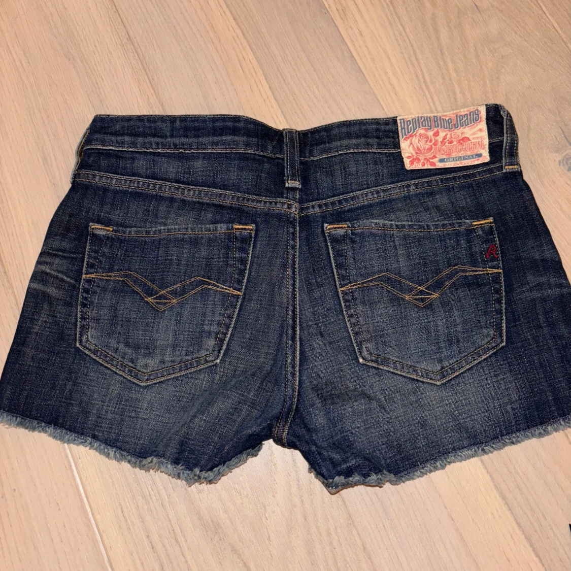 Mörkblå jeansshorts från Replay - 1