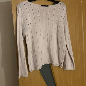 Beige tröja - Aldrig använd men har inte kvar etiketten 