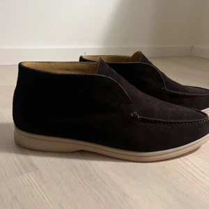 Loro Piana open walk - Snygga bruna open walks från Loro Piana.