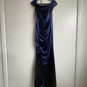 Klänning - Superfin klänning som passar perfekt till finare evenemang