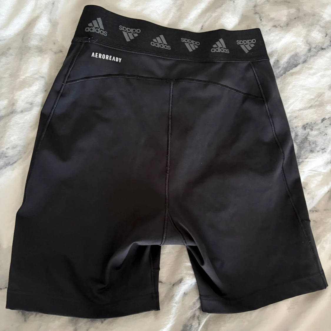 Svarta Adidas shorts  - 1