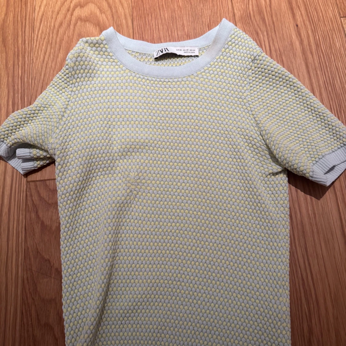 Gul och turkos  stickad topp från Zara