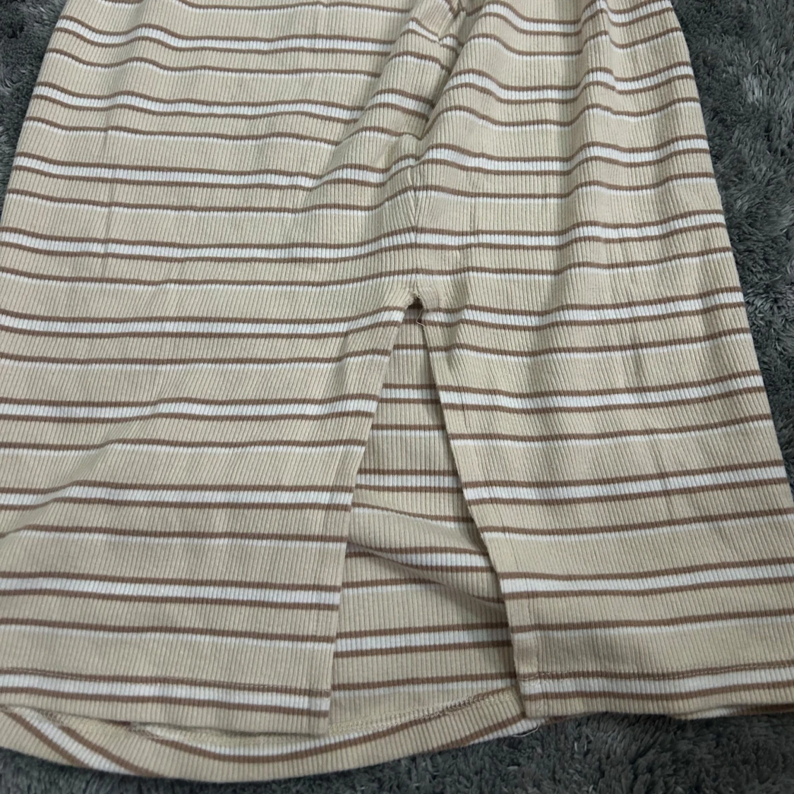 randig klänning utan armar - 1