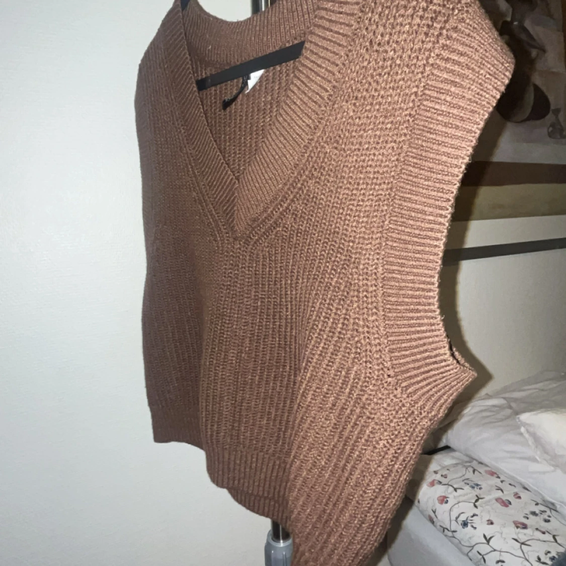 Brun stickad väst - 1