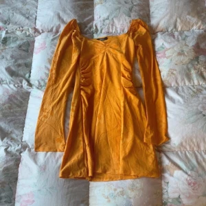 orange jacquardklänning - oanvänd 