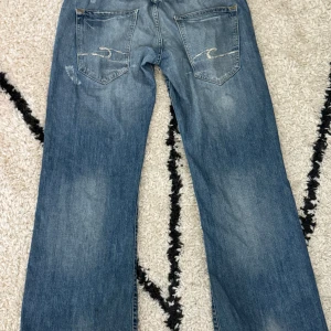 Bootcut jeans från cross (evisu) - Feta bootcut jeans från cross som va de märket som insprirerade evisu, väldigt svåra att få tag på👍. Köpa på vintage & friends. Inga defekter.